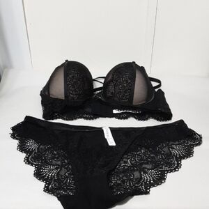 UNIDIOSA Push-Up Underwire Elegant Black Lace Panty  Set